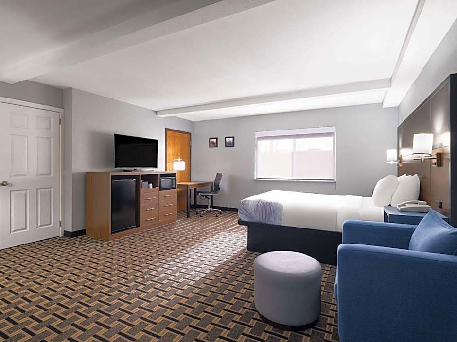 AmericInn by Wyndham Woodstock IL