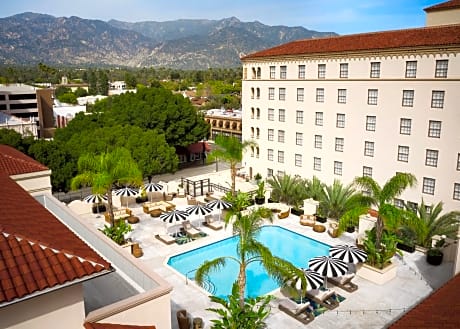 Pasadena Hotel & Pool