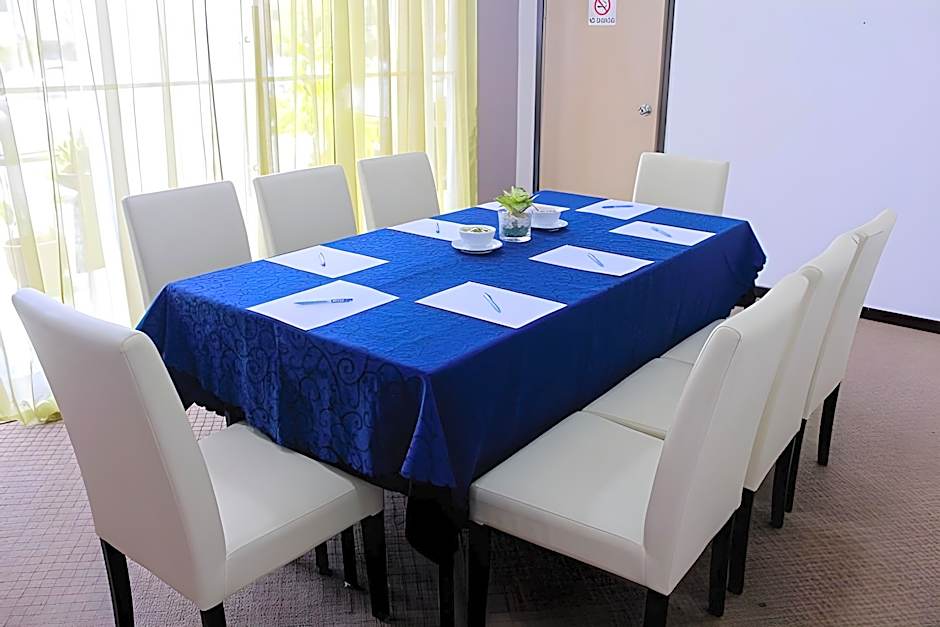 Queenspark Lovita Hotel