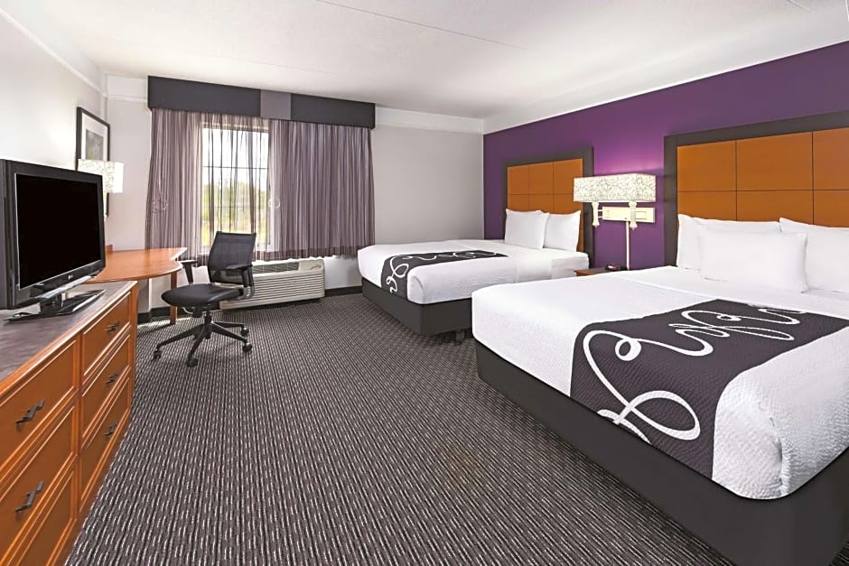 La Quinta by Wyndham St. Louis Westport