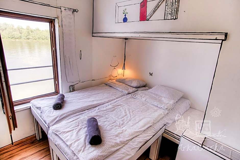 ArkaBarka Floating Hostel