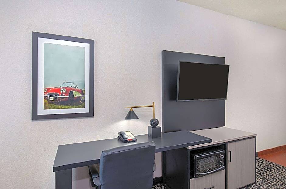 La Quinta Inn & Suites by Wyndham Bowling Green
