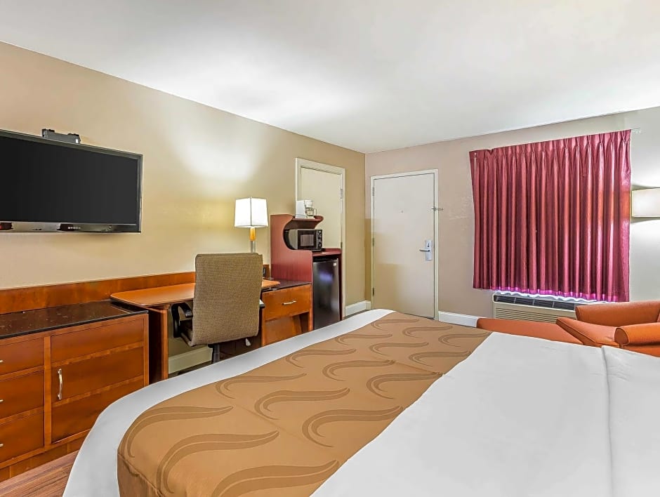 Quality Inn & Suites near Robins Air Force Base