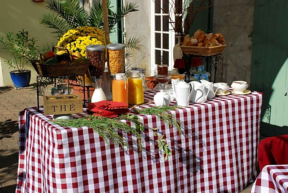 Au Saint Roch - Hotel et Jardin