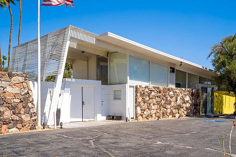 Monkey Tree Hotel by AvantStay Stylish Hotel in Palm Springs w Pool
