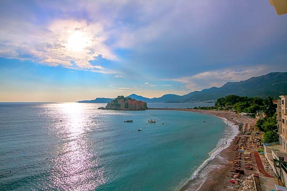 Montesan Luxury Apartments Beach Front