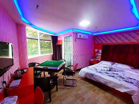 Jinpeng Hotel (Guangzhou Yongqingfang Chenjiaxuan Subway Station)