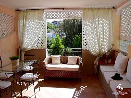 Deluxe Studio Apartment