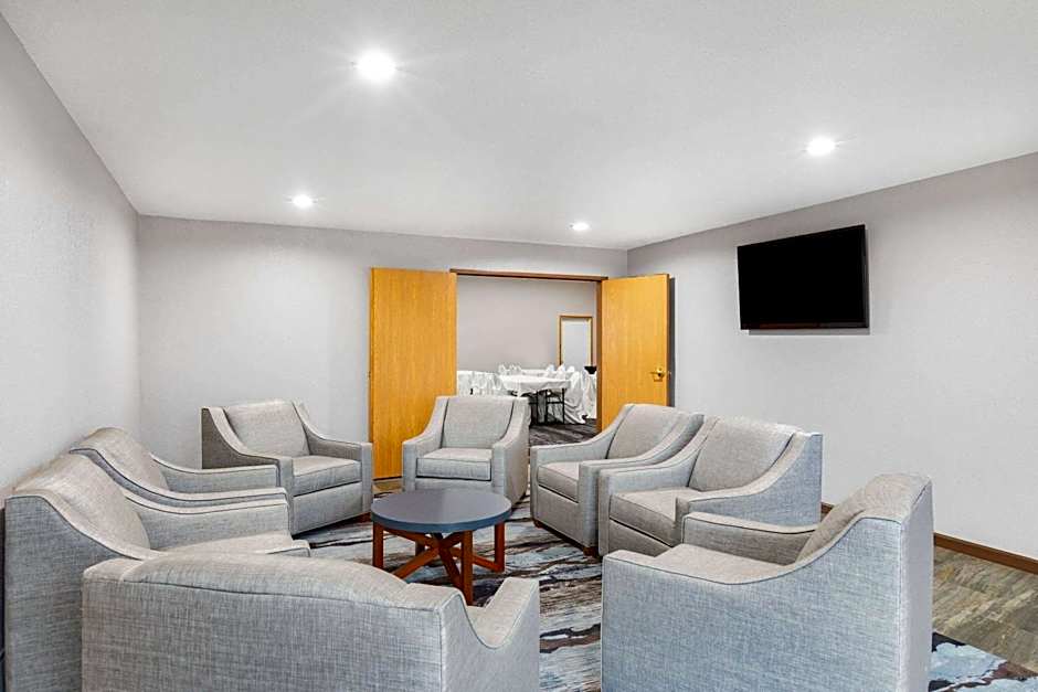 AmericInn by Wyndham Pella