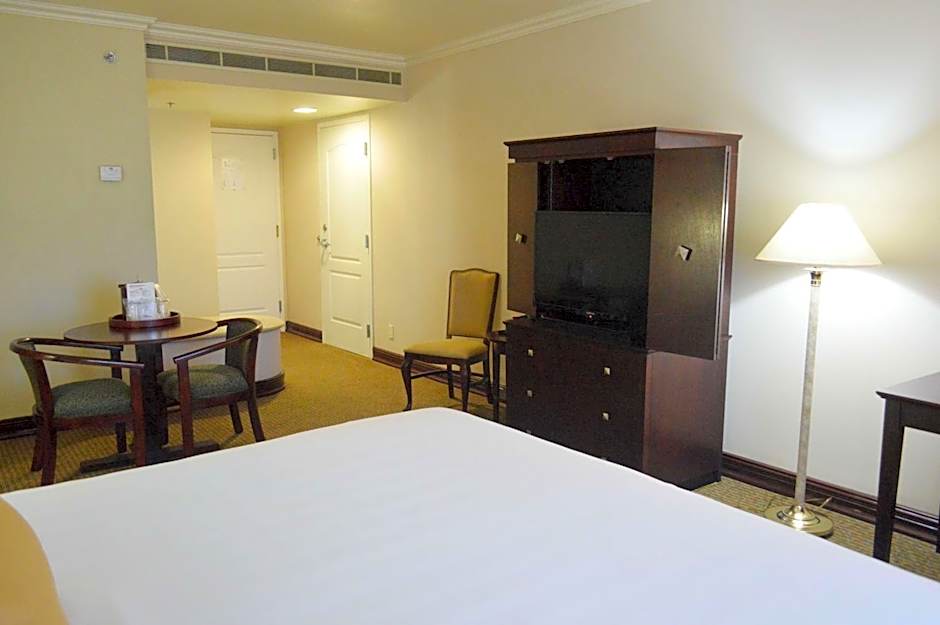 Best Western Plus Nuevo Laredo Inn & Suites