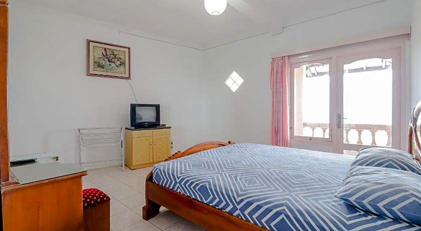 Adinda Beach Hotel and Villa