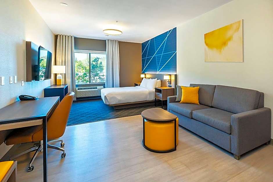 Comfort Suites Kelowna