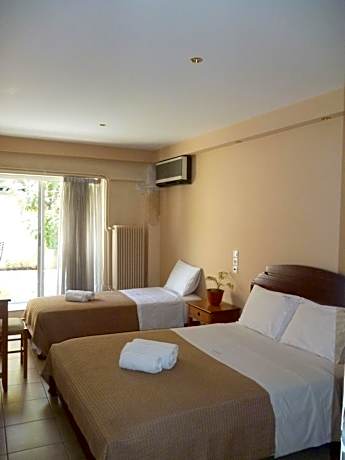 Economy Triple Room - Basement