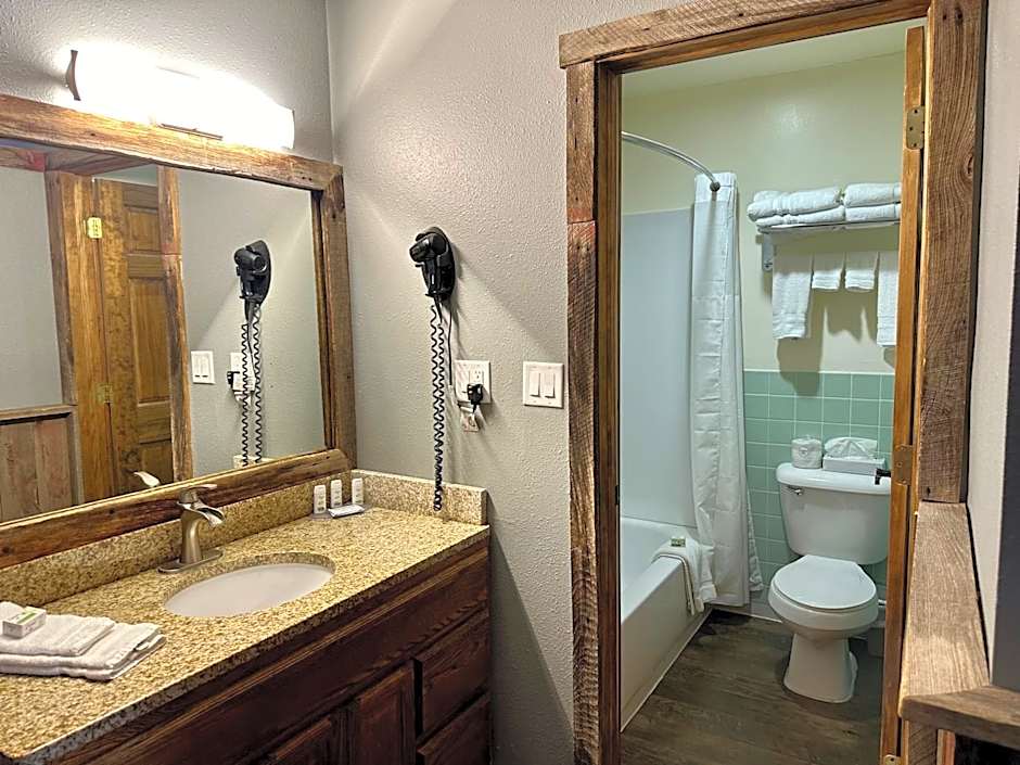 Americas Best Value Inn Wall