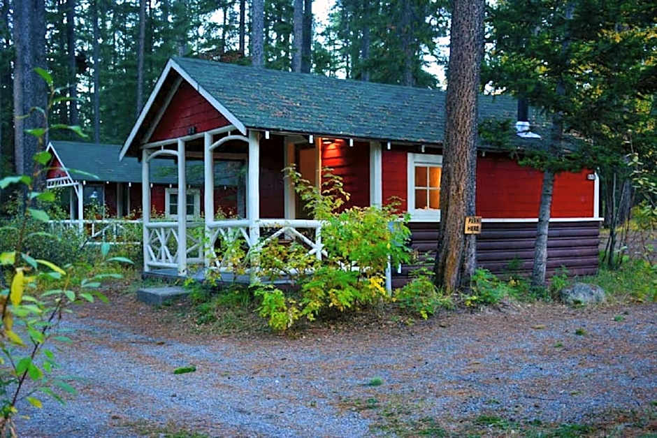 Johnston Canyon Lodge & Bungalows