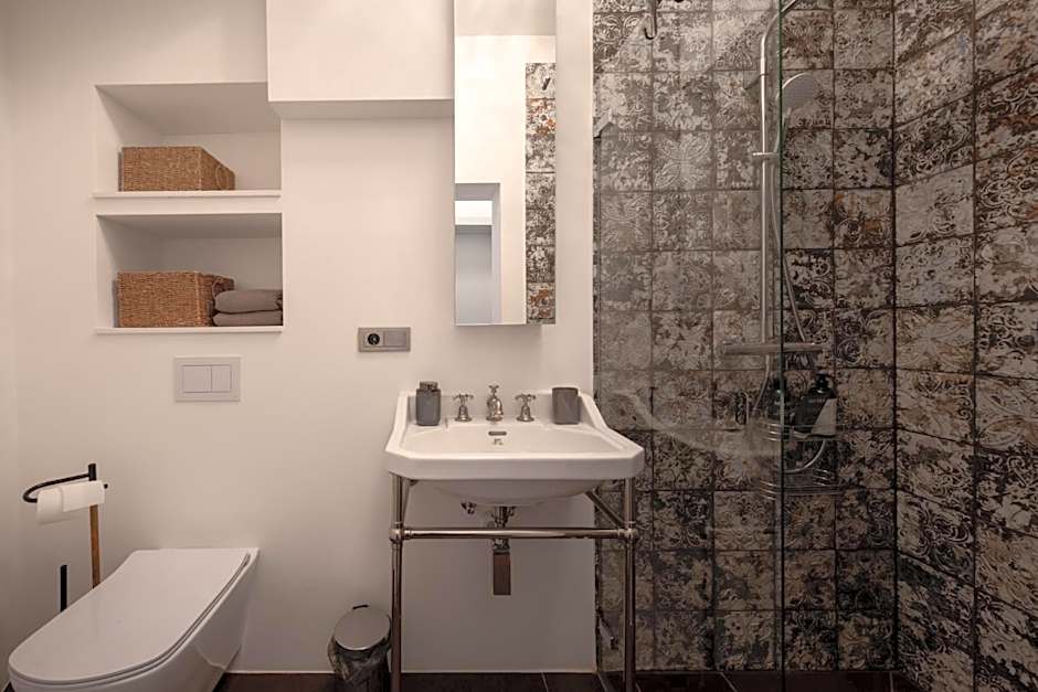 Turgaus Self Check-in Old Town Aparthotel