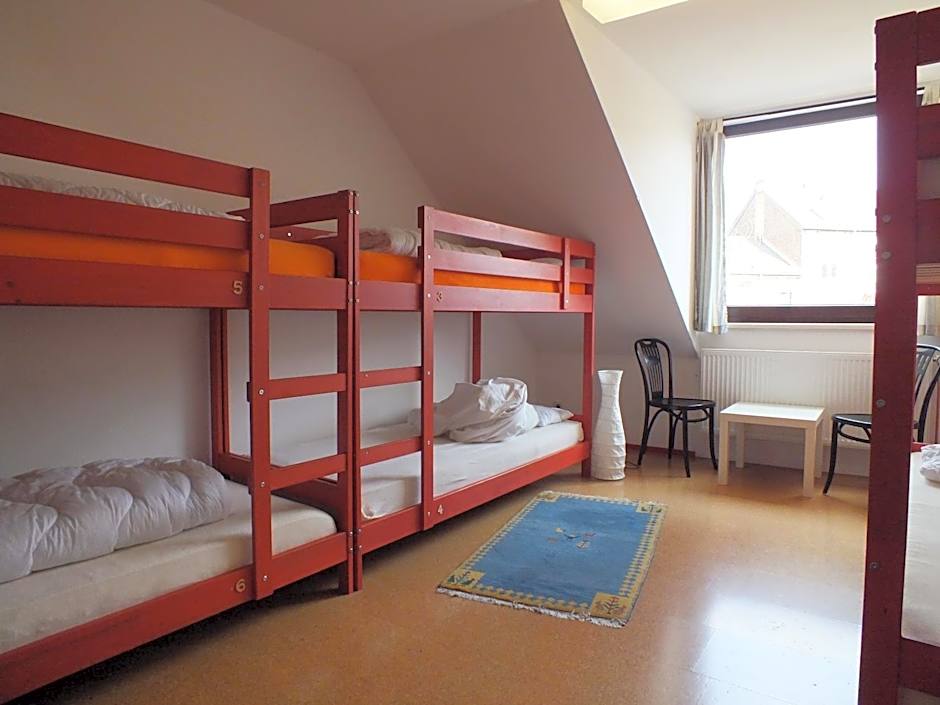 Max Hostel