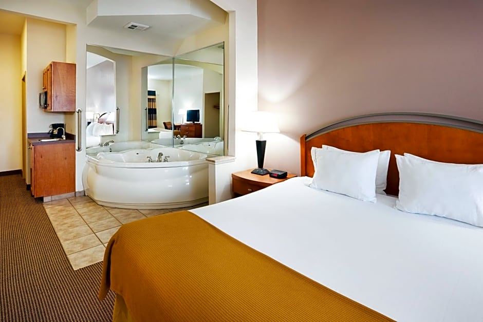 Holiday Inn Express Forest City, an IHG Hotel