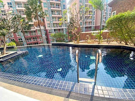Grand Caribbean Condo Pattaya South pool access