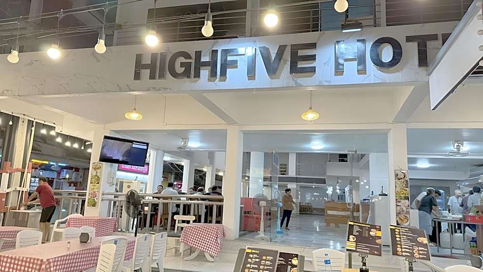 Highfive Hotel
