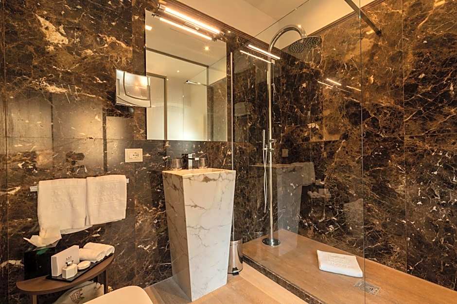 Donati Luxury Tower Suites