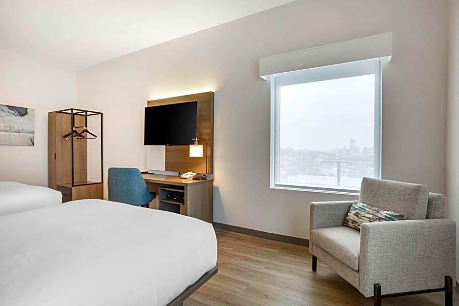 Comfort Inn & Suites Newark Liberty International Airport