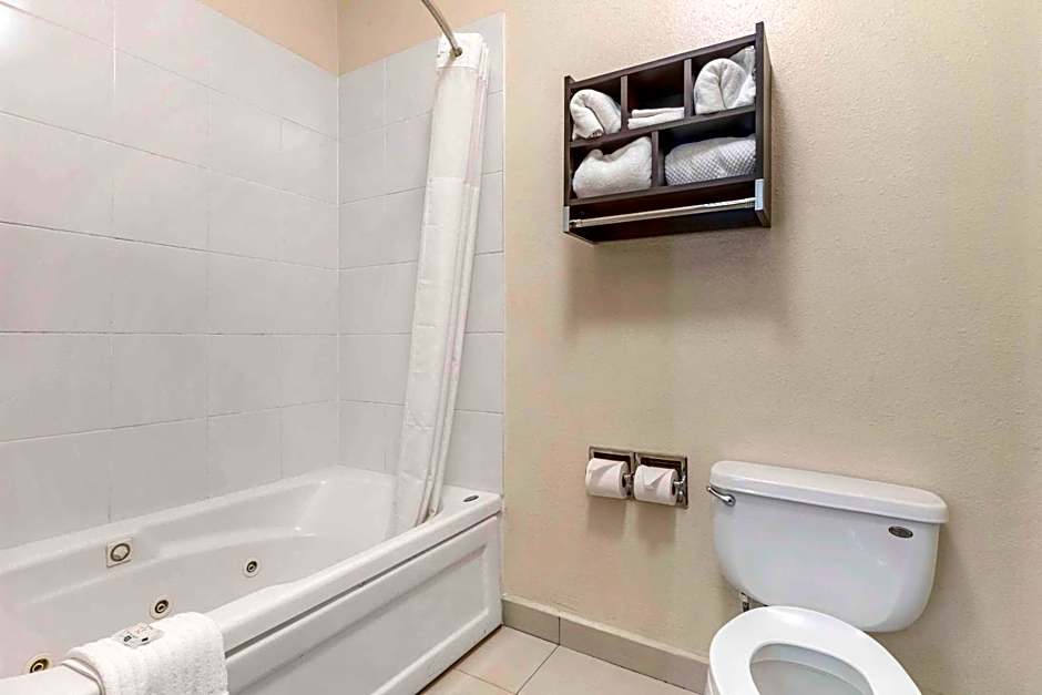 Quality Inn & Suites Wichita Falls I-44