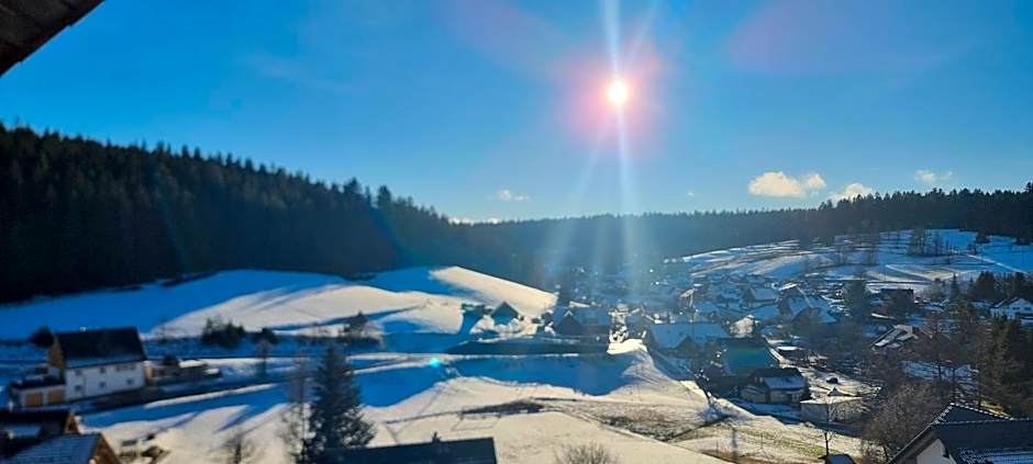 Auerhahn Bed and Breakfast - Black Forest - Waldhotel
