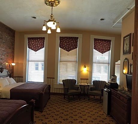 Deluxe Queen Room with Two Queen Beds