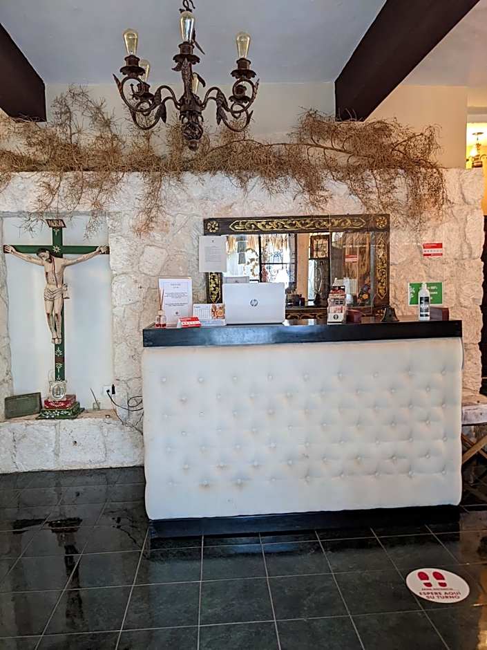 Casa Aluxes Hotel