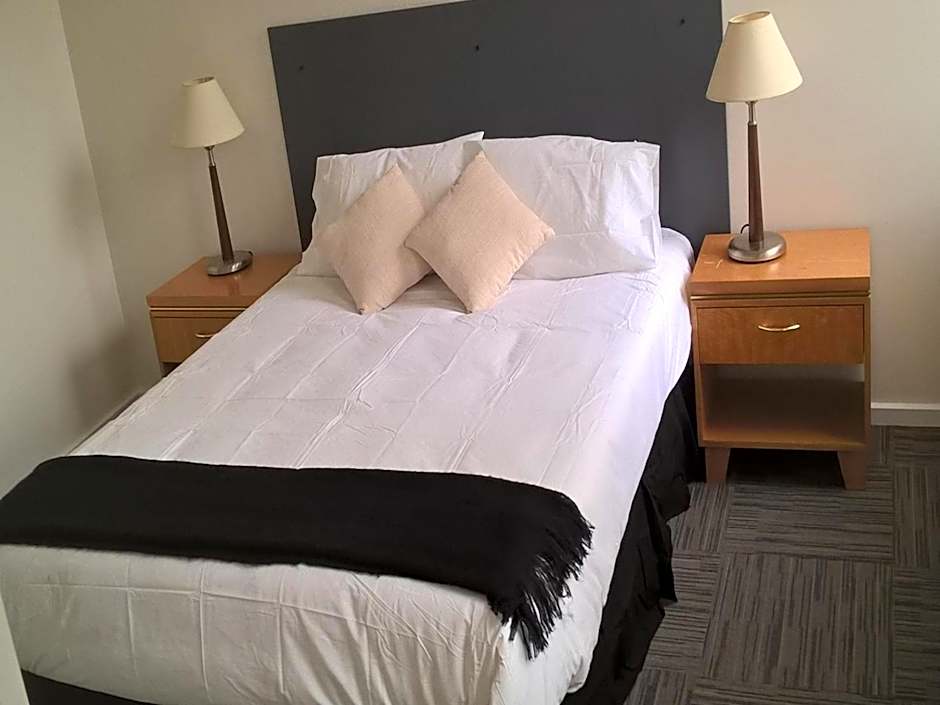 CROWN CENTRAL BUSINESS DISTRICT Motel