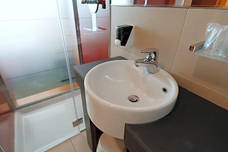 Standard Double Room Single Use (1 Queen Bed)