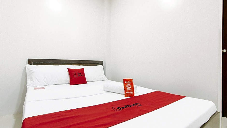 RedDoorz near Fernwoods Garden Quezon City