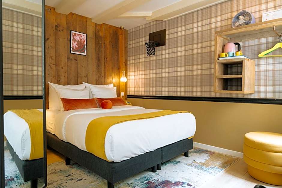 MAX BROWN HOTEL CANAL DISTRICT