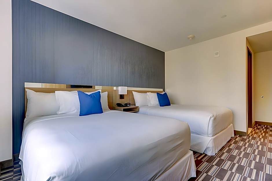 Microtel Inn by Wyndham Long Island City