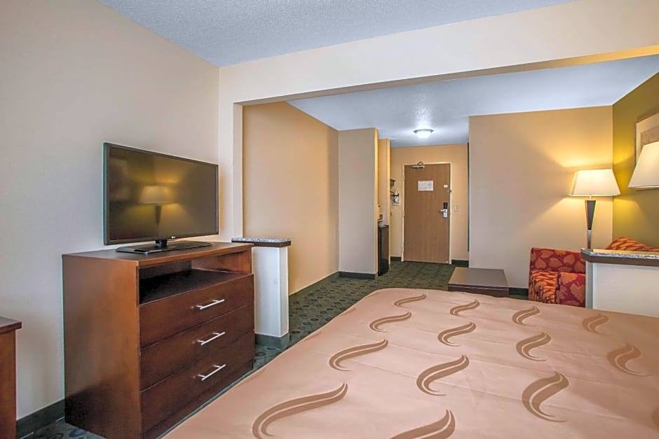 Quality Inn & Suites Bloomington I-55 and I-74