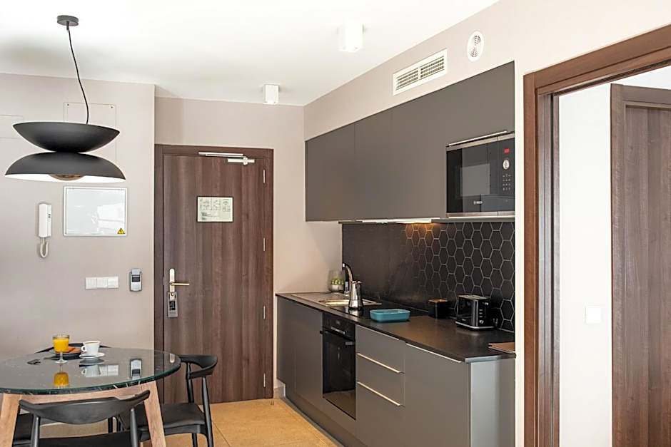 Ramirez Flats Valencia