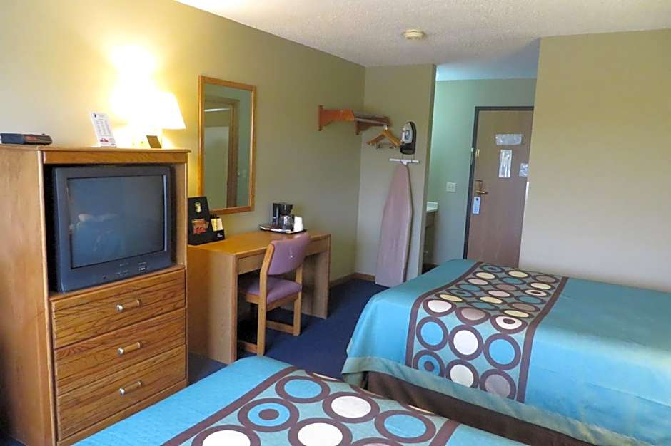 Super 8 by Wyndham Macomb