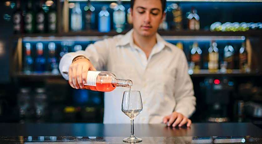 LOUIS V HOTEL LEBANON