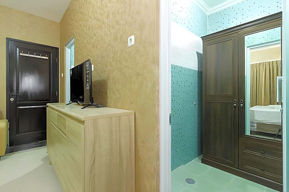 RedDoorz Plus @ Cipete Damai