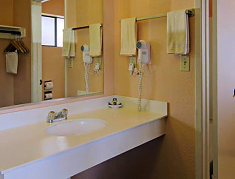 Travelodge by Wyndham Turlock