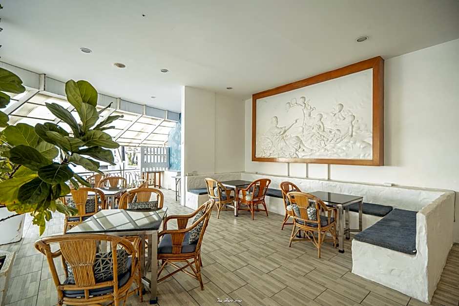 Royal Beach View Suites