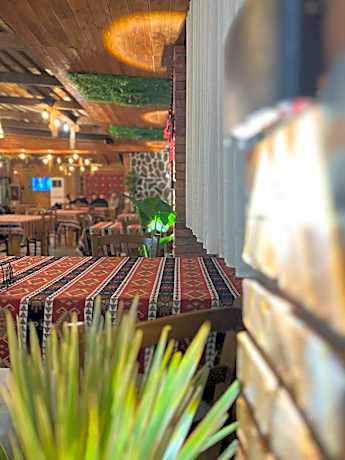 TE BUJTINA HOTEL- Cozy Stay with Traditional Breakfast Near Beach