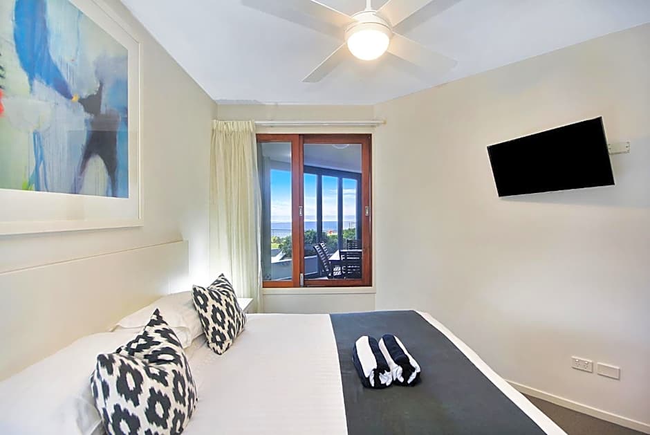 Lennox Holiday Apartments