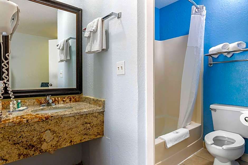 Quality Inn Sarasota North Near Lido Key Beach