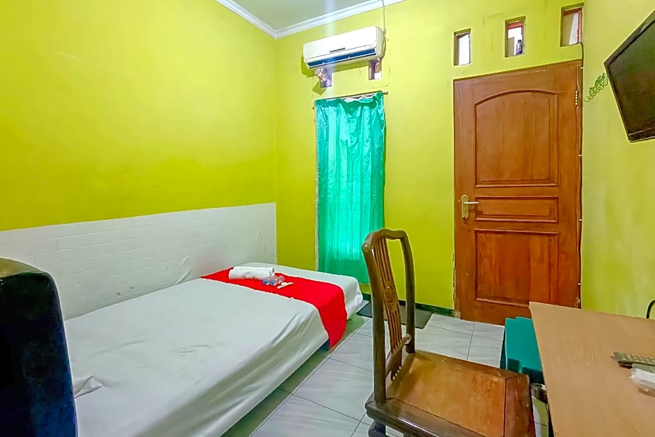 WILUDJENG Guest House near Alun Alun Sragen Mitra RedDoorz