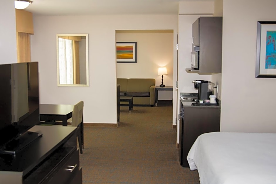 Holiday Inn Express & Suites Bakersfield Airport By IHG