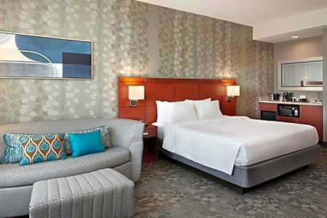 Studio Queen Suite with Sofa Bed and City View - Near Elevator