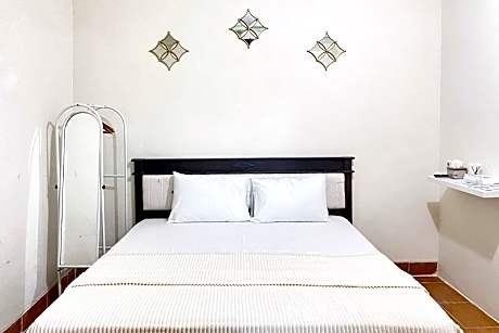 Adipura Guesthouse Syariah Mitra RedDoorz near Terminal Nganjuk