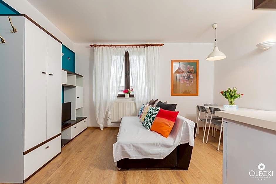 OLECKI Holiday House